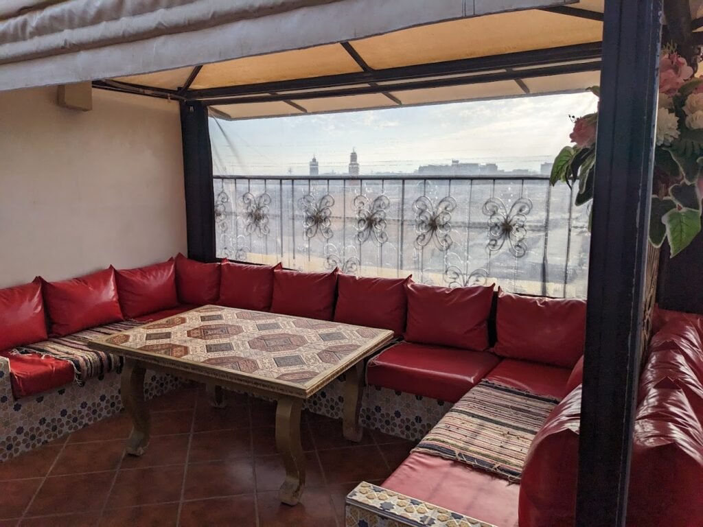 Exterior view of Hôtel Riad Cafétéria LAHLOU in central Oujda Morocco