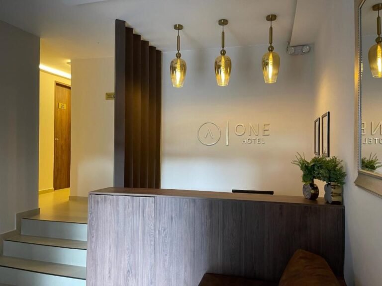 Front entrance of One Apartments Provenza Medellín in the Provenza neighborhood