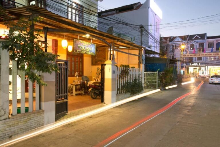 Snow Pearl Homestay Hoi An exterior on a quiet street near the Ancient Town