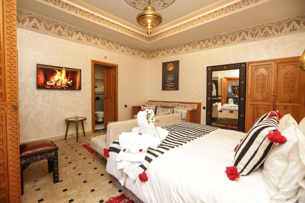Elegant room interior at Riad Palais MERYEM featuring Moroccan craftsmanship