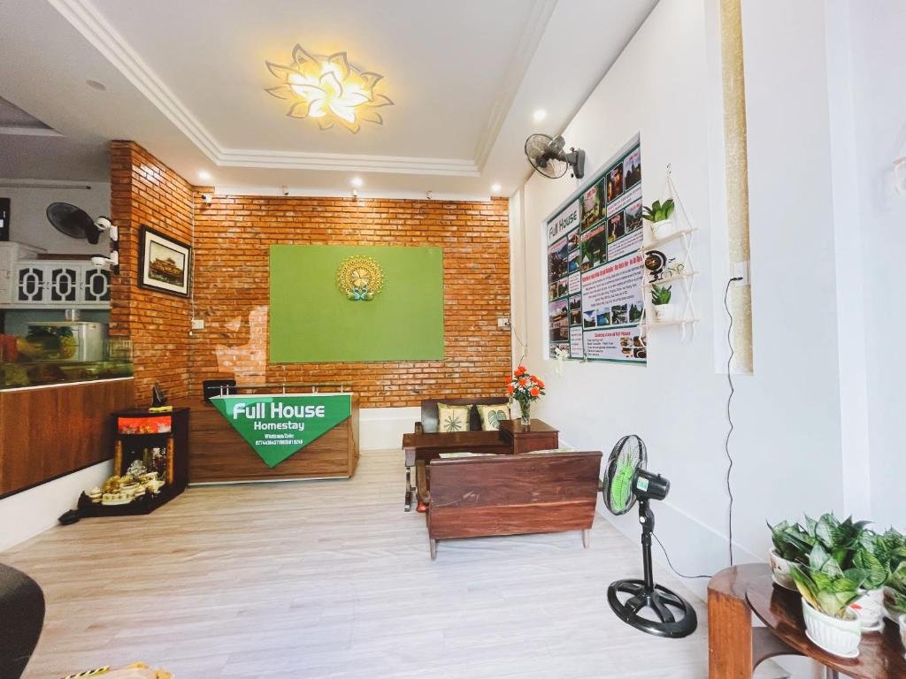 Front view of Full House Homestay in a quiet alley of Phú Hội Ward, Huế, Vietnam