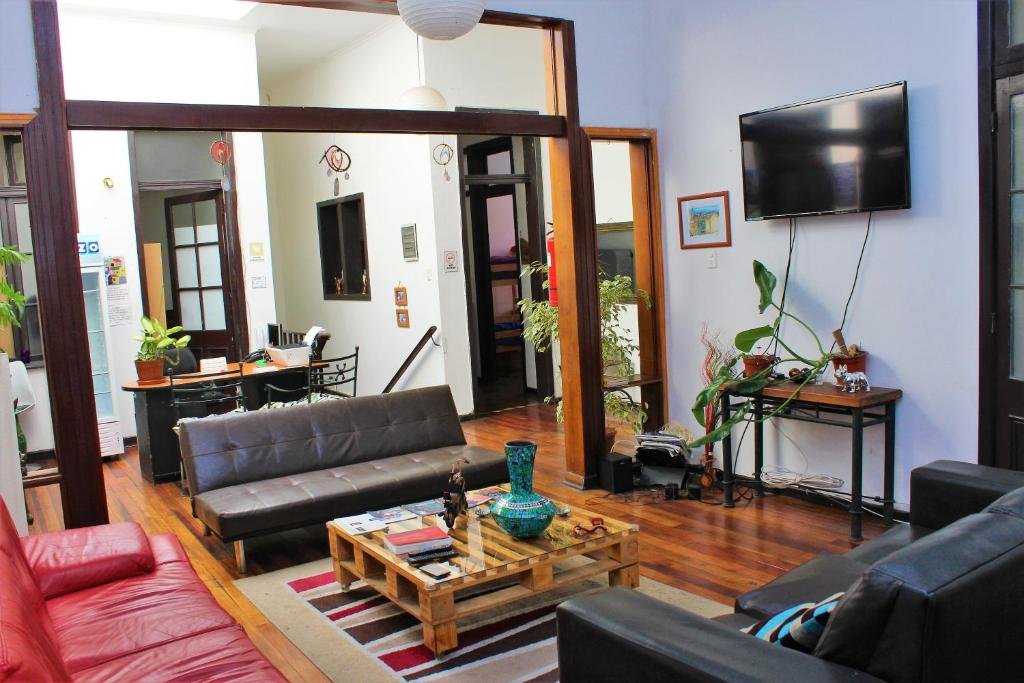 Interior lounge space of Volta Inn Hostel in Valparaíso, Chile