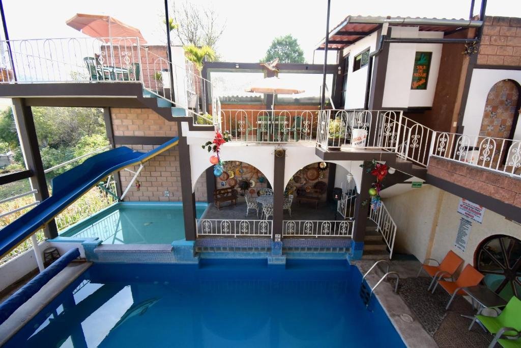 Guests enjoying the spa bath at Hotel Yara in Ixtapan de la Sal, Mexico