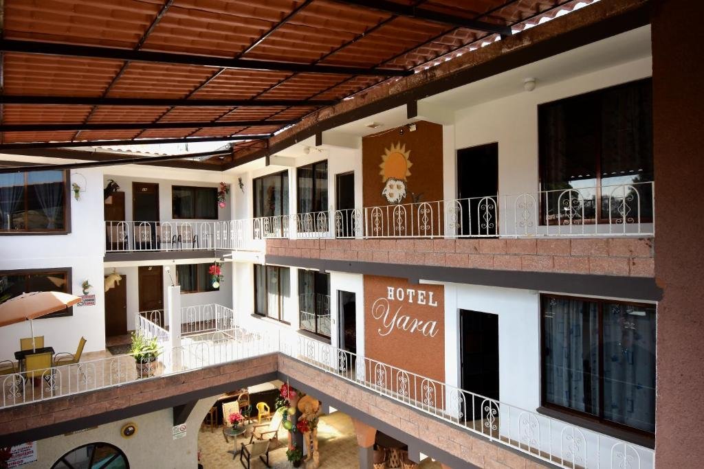Hotel Yara building on Álvaro Obregón Oriente in Ixtapan de la Sal