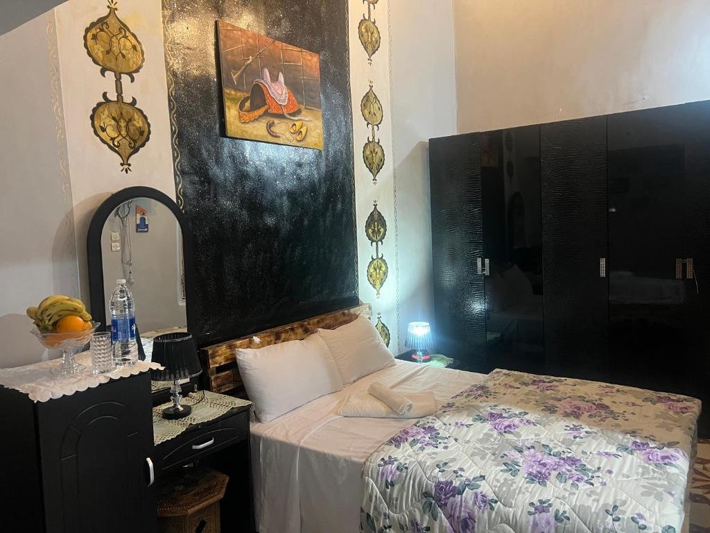 Comfortable double room with authentic design in Fez riad